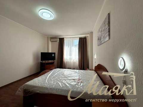 квартира за адресою Раїси Окіпної вул., 4