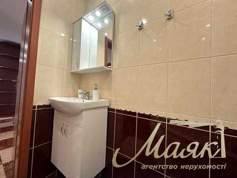 квартира за адресою Раїси Окіпної вул., 4