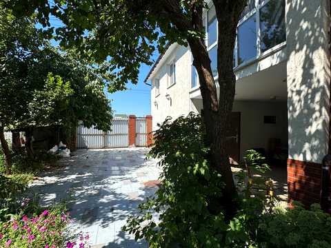 будинок за адресою Садова вул. 188а, 1