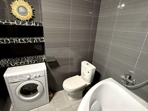 квартира за адресою Сім'ї Кульженків вул. (Петра Дегтяренка), 31-Б