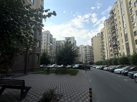 комерційна за адресою Західна вул., 6