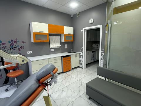 комерційна за адресою Західна вул., 6