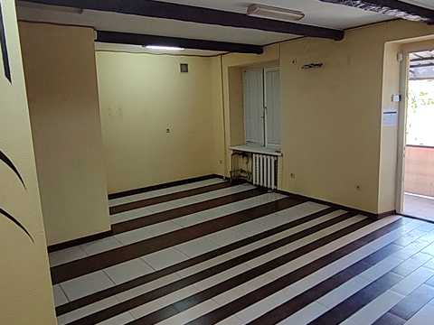комерційна за адресою Петра Панча вул., 12