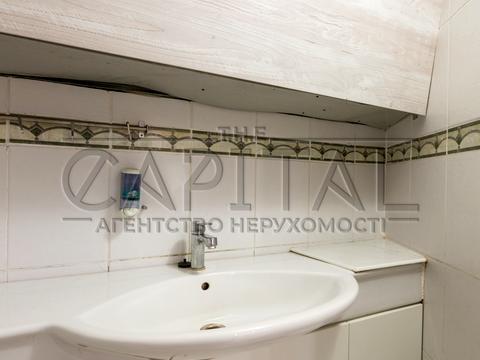 комерційна за адресою Леонтовича вул., 1/27