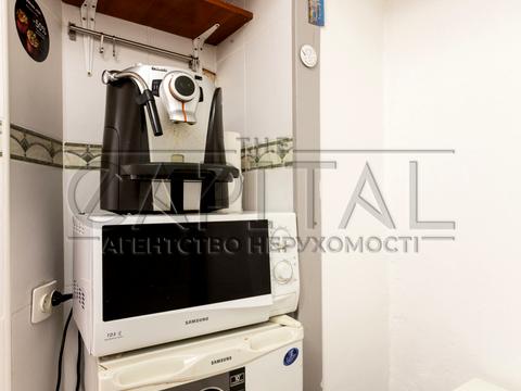 комерційна за адресою Леонтовича вул., 1/27