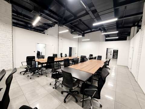 коммерческая по адресу Антоновича ул. (Горького), 174