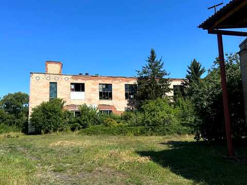 коммерческая по адресу Хмельницького, 144