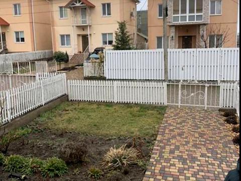 будинок за адресою с. Бурлача Балка, Шкільна
