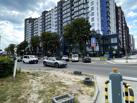 комерційна за адресою Надрічна вул., 1