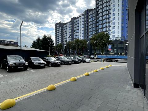 комерційна за адресою Надрічна вул., 1
