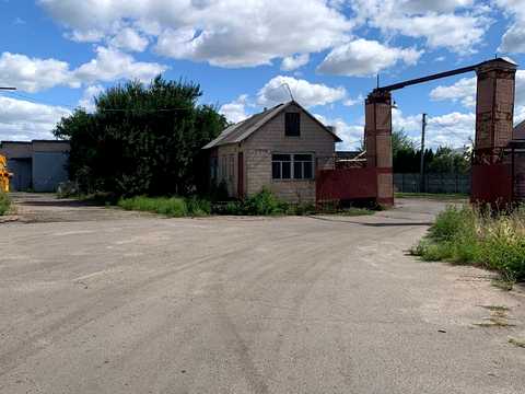 комерційна за адресою смт. Чорнобай, Кропивницького, 18