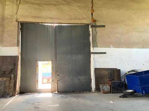 комерційна за адресою смт. Чорнобай, Кропивницького, 18
