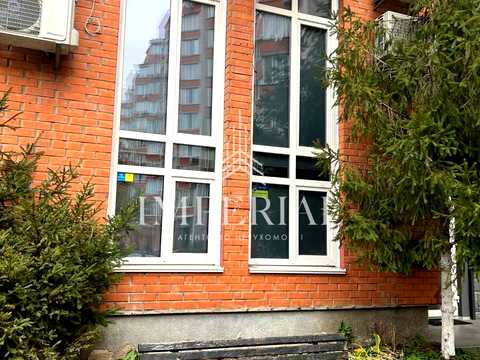 комерційна за адресою Хмельницька вул., 10