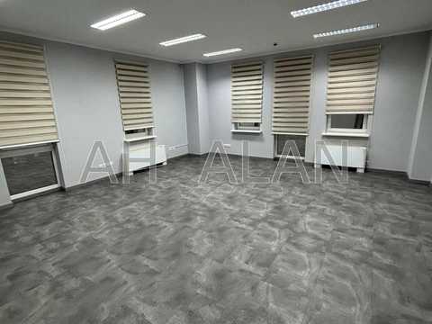 комерційна за адресою Антоновича вул. (Горького), 33В