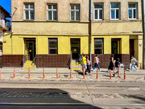 комерційна за адресою Богдана Хмельницького вул., 2/4