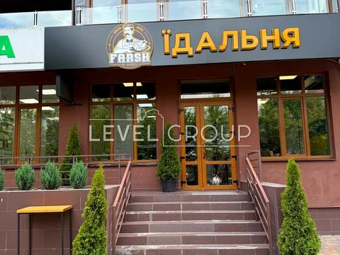 комерційна за адресою Університетська вул., 2-Р
