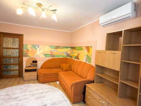 квартира за адресою Академіка Андрія Сахарова вул. (Суворова), 20