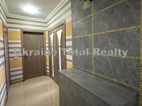 квартира за адресою Героїв полку "Азов" вул. (Маршала Малиновського), 8