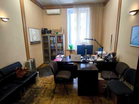 комерційна за адресою Бессарабська пл., 9/1