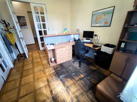комерційна за адресою Бессарабська пл., 9/1