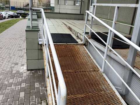 комерційна за адресою Михайла Донця вул., 2-А
