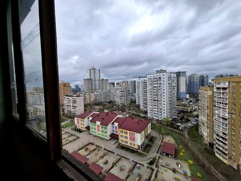 квартира за адресою Анни Ахматової вул., 39-Б