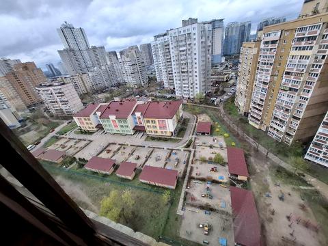 квартира за адресою Анни Ахматової вул., 39-Б