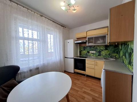 квартира за адресою Анни Ахматової вул., 39-Б