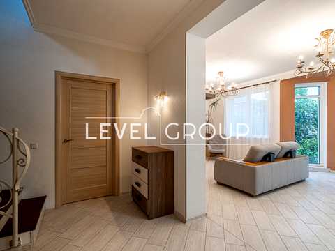 дом по адресу Жасмінова