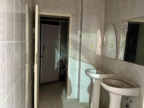 комерційна за адресою Миколи Василенка вул., 1