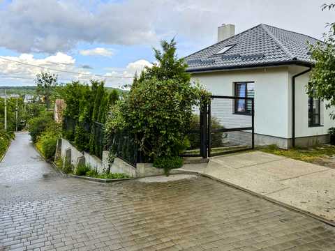 будинок за адресою Тиха, 1