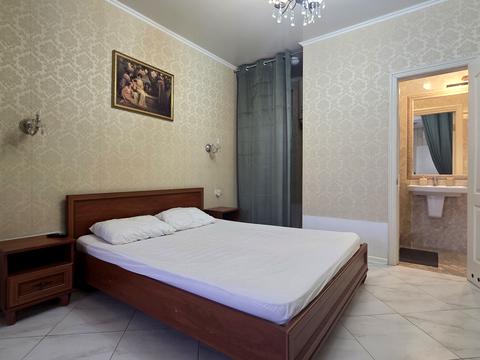 квартира по адресу Веры Холодной пл., 1