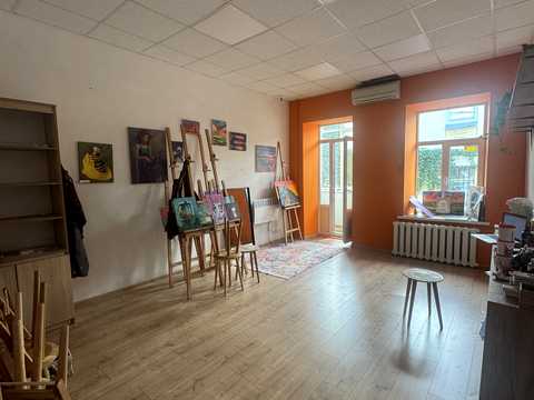 комерційна за адресою Мала Житомирська вул., 20-А