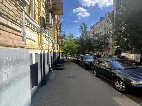 комерційна за адресою Мала Житомирська вул., 20-А