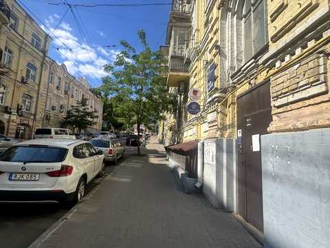 комерційна за адресою Мала Житомирська вул., 20-А