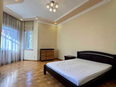 квартира за адресою Академіка Рудницького вул., 3
