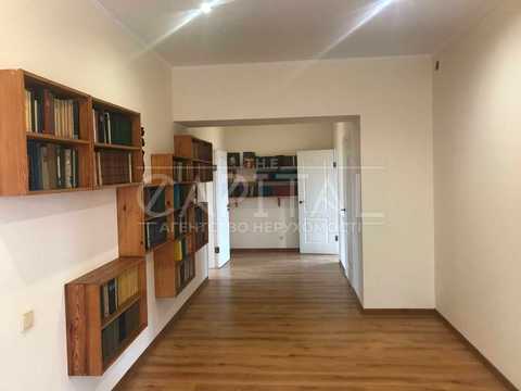 будинок за адресою Богатирська вул.
