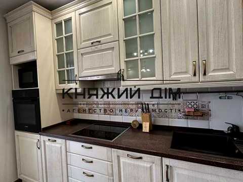 квартира за адресою Регенераторна вул., 4 к5