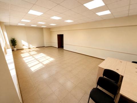 комерційна за адресою Банкова вул., 3