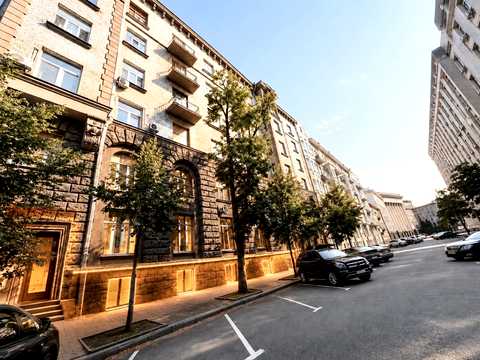 комерційна за адресою Банкова вул., 3