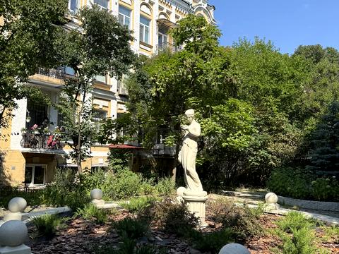 коммерческая по адресу Евгения Чикаленко ул. (Пушкінська), 8-Б