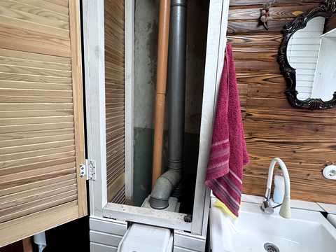 будинок за адресою Олександра Кошиця вул. (Космонавта Комарова), 8