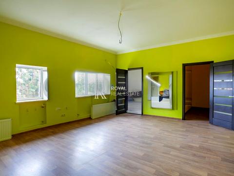 коммерческая по адресу Лобановського ул., 1