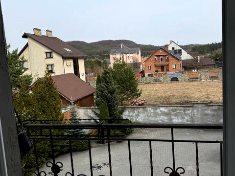 дом по адресу Володимира Івасюка ул.