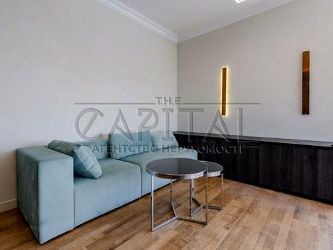 комерційна за адресою Кловський узвіз, 7