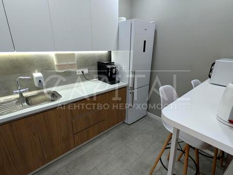 комерційна за адресою Дніпровська набережна вул., 18-А