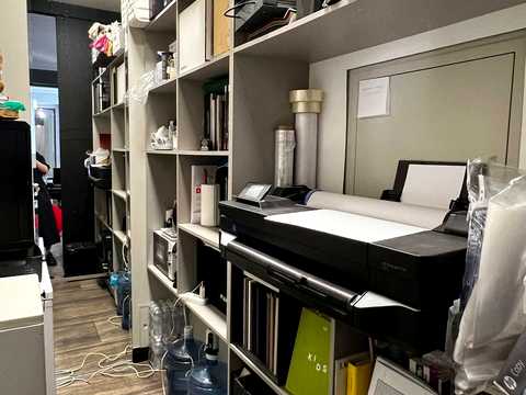комерційна за адресою Володимирська вул., 38