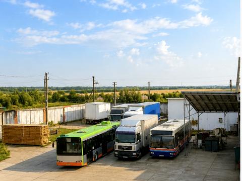 коммерческая по адресу Лопатинського, 141