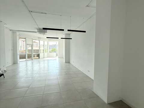 комерційна за адресою Степана Бандери вул., 1/1