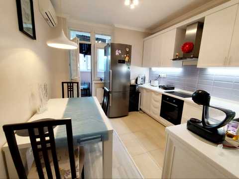 квартира за адресою Сім'ї Кульженків вул. (Петра Дегтяренка), 33